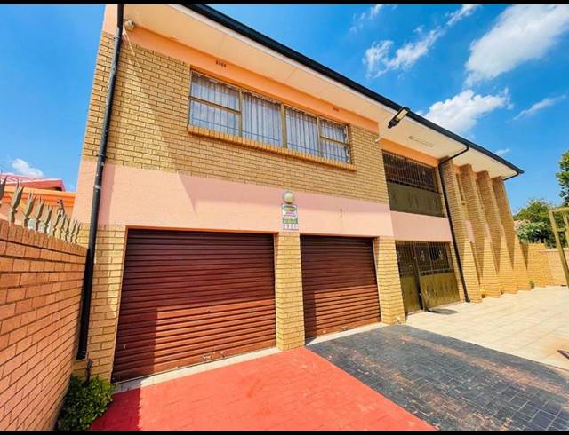 5 BEDROOM HOUSE FOR SALE IN LENASIA SOUTH